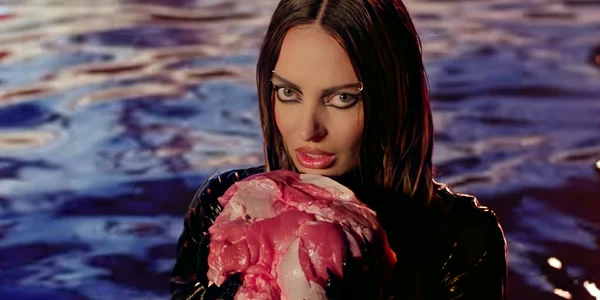 Delia Sirena apelor Foto Captură YouTube jpg