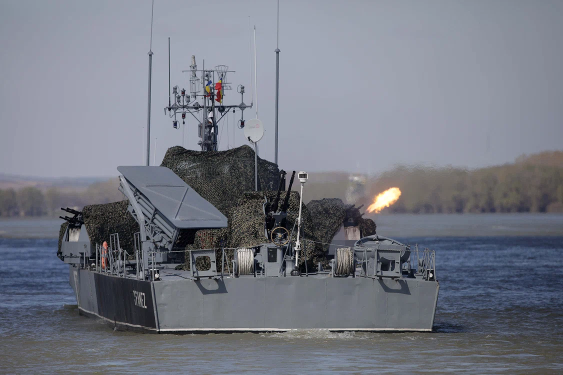 Navă militară românească în Delta Dunării FOTO Inquam Photos / George Călin