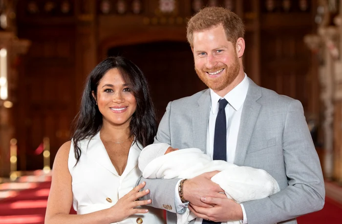 
    Meghan Markle şi prinţul Harry l-au prezentat lumii miercuri pe micuţul ArchieFoto: GuliverGetty Images  