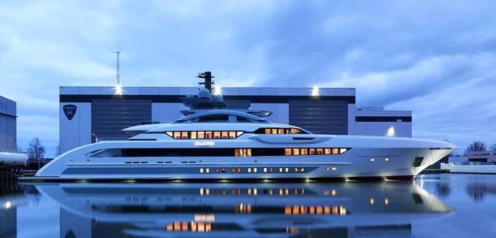 Heesen Galactic Super Nova are 70 de metri metri şi este cel mai mare 
vas construit de specialistii de iahturi Heesen până în prezent. Fotografii Daily Mail