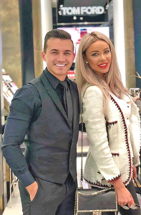Zâmbind alături de Bianca Drăguşanu