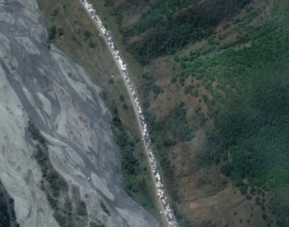 Cozi kilometrice la granița dintre Rusia și Georgia. Foto Maxar Technologies