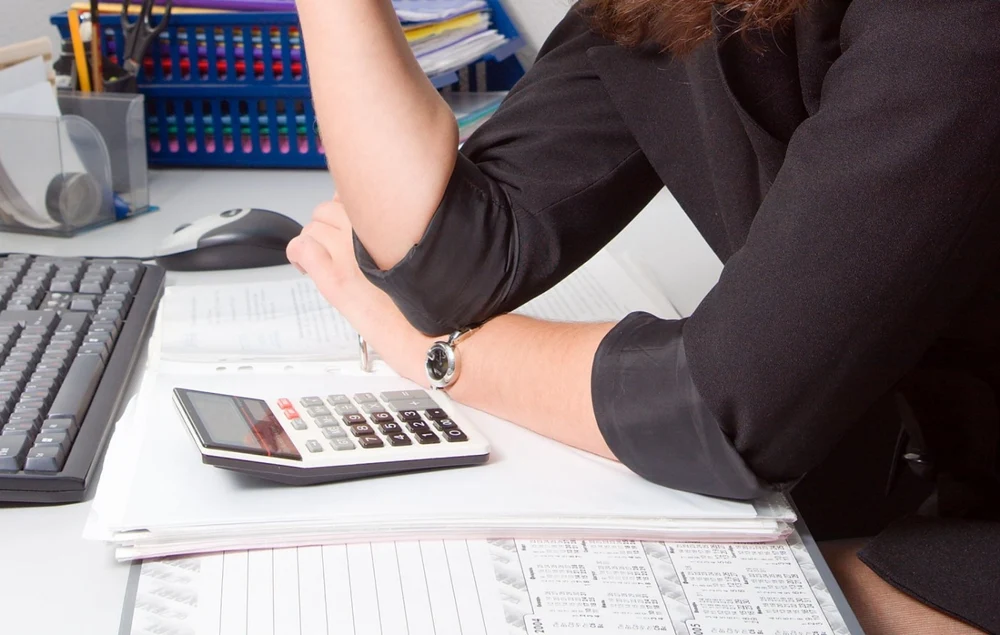 Despăgubirile uriașe primite de o contabilă pentru hărțuire rasială. Șeful o striga în mod repetat „cartof”