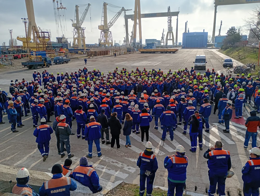 Încă o zi de proteste la Șantierul Naval din Mangalia. Angajații nu și-au primit salariile de trei luni