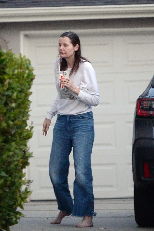 Geena Davis a plecat desculță și s-a întors la fel, după o plimbare prin orașfoto: Profimedia