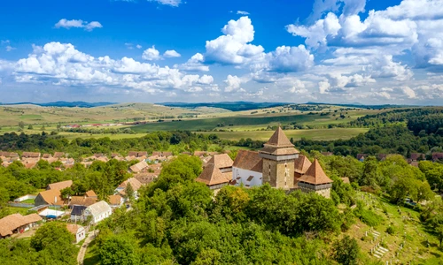 viscri manastire fortificata peisaj aerian Q7t2Xj O Xc jpg