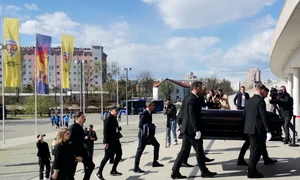 Sicriu Mircea Lucescu 3 (FOTO Click!) jpeg