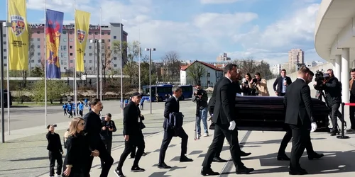 Sicriu Mircea Lucescu 3 (FOTO Click!) jpeg