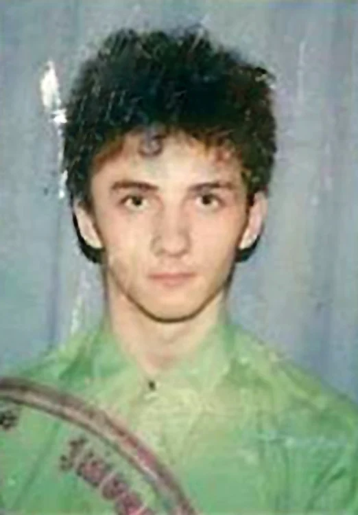 
    În poza făcută pentru  diploma de Bacalaureat,  Trăistariu era leit-Screech  
