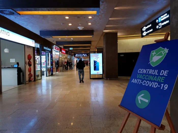 Centrul de vaccinare de la Iulius Mall din Timişoara