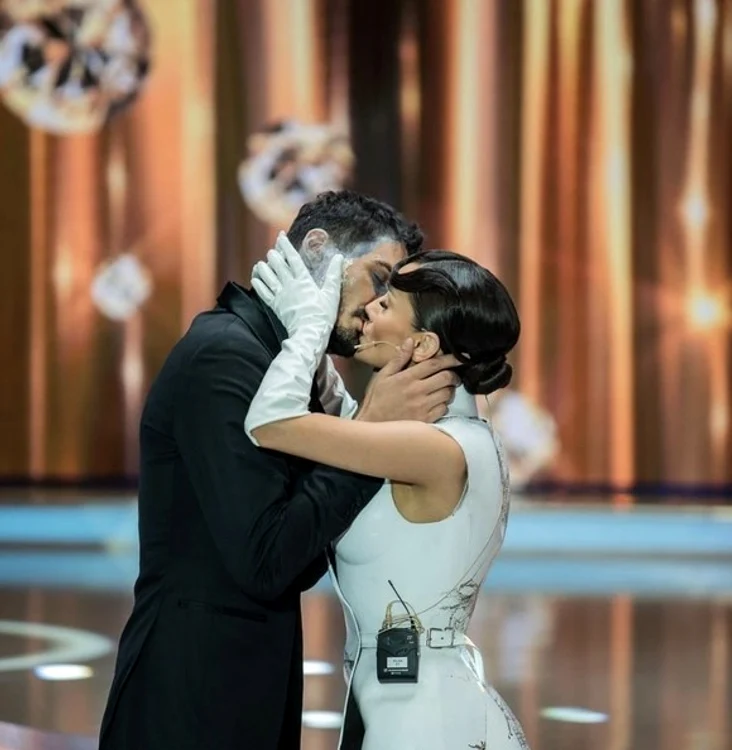 
    George Burcea și Viviana Sposub, sărut fierbinte la "Bravo, ai stil!"foto: Kanal D  