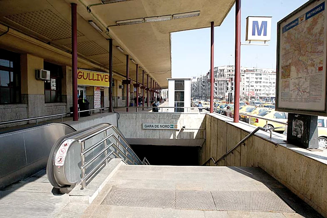 
    Individul a fost săltat de poliţişti  din staţia de metrou Gara de Nord  