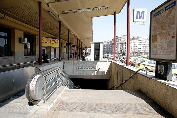 
    Individul a fost săltat de poliţişti  din staţia de metrou Gara de Nord  