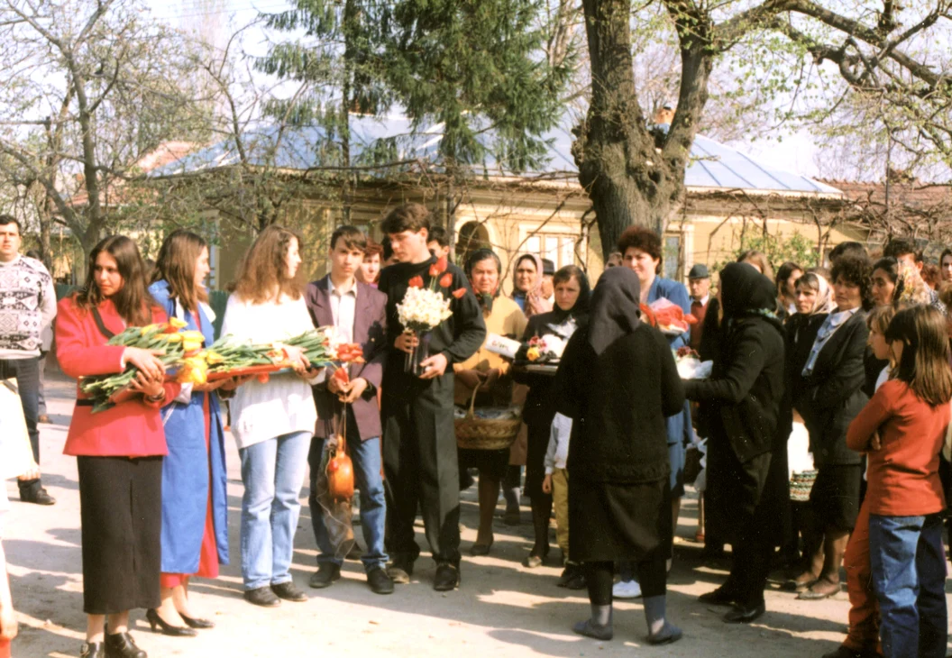 Horă de pomană la Mârșani, în 1993 FOTO: Marian Nicolae/CJCPCT Dolj