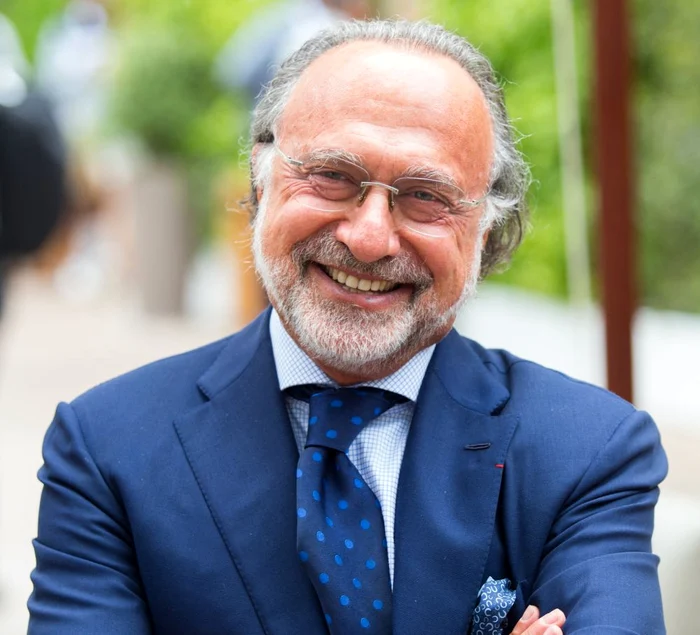 
    Emmanuel Macron a transmis condoleante familiei lui Olivier DassaultSursa foto: dw.com  