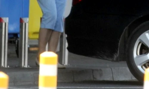 Maria Băsescu, îmbrăcată lejer la cumpărături jpeg