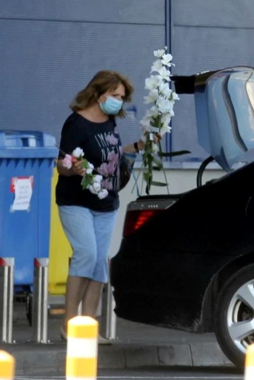 Maria Băsescu, îmbrăcată lejer la cumpărături