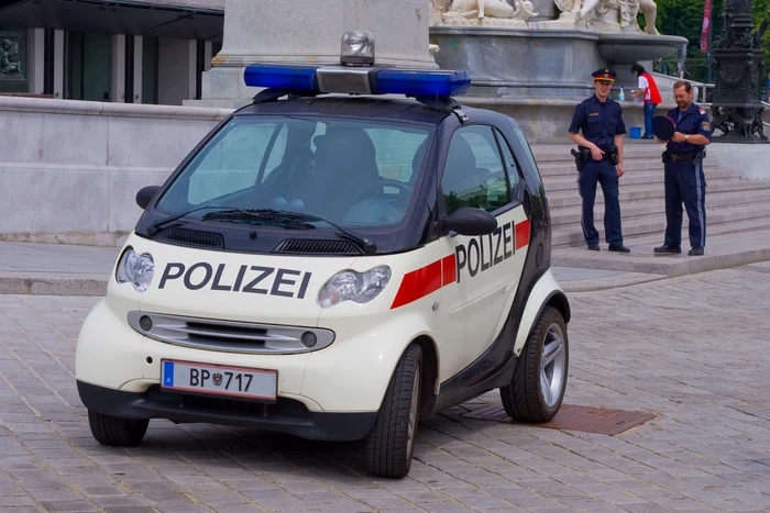 
    Austria,politie,masina  
