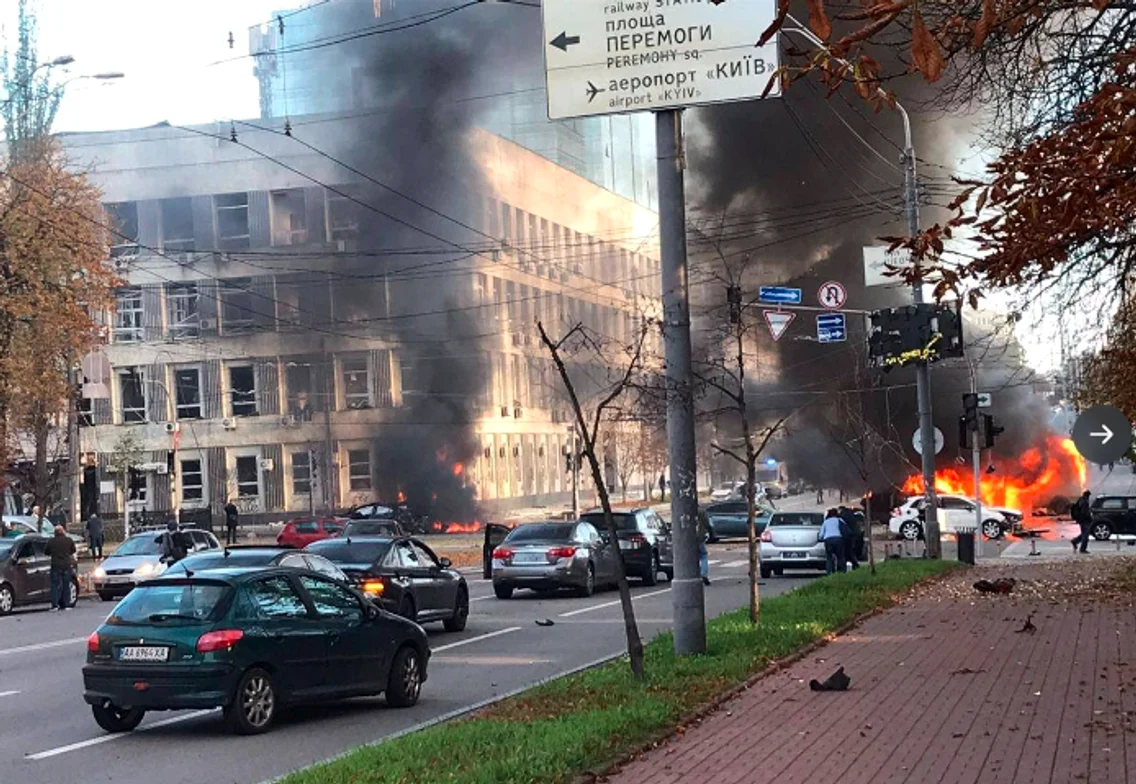 Atac cu rachete in Kiev FOTO Twitter @Olherd_the_wise