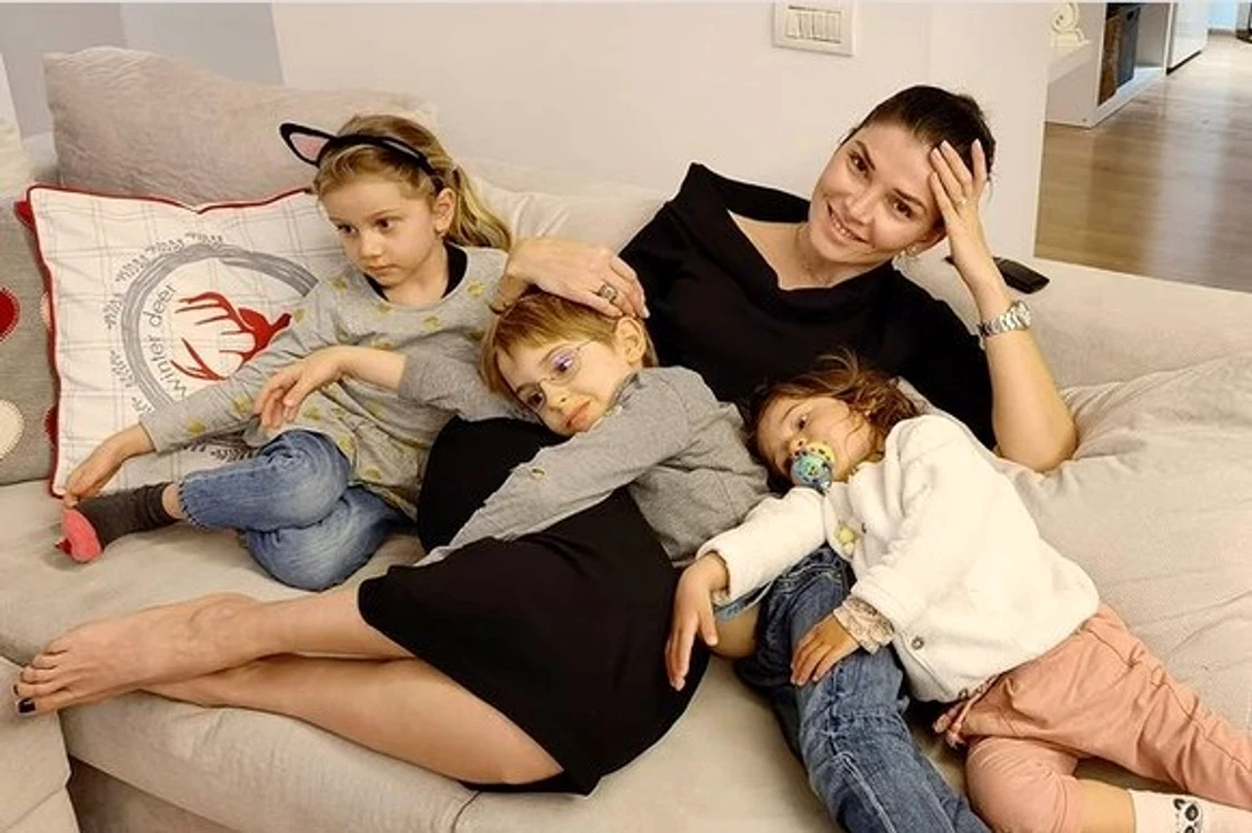 
    Alina Pușcaș are 3 copiifoto: arhivă personală  