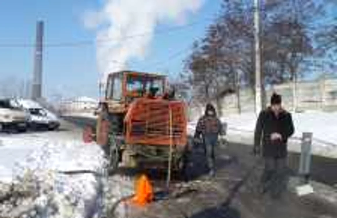 O altă avarie la conductele de termoficare s-a produs marţi, lăsând un oraş întreg fără căldură şi apă caldă