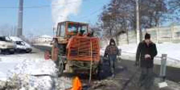 O altă avarie la conductele de termoficare s-a produs marţi, lăsând un oraş întreg fără căldură şi apă caldă