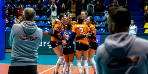 Echipa de volei feminin CSM Târgovişte. FOTO Facebook