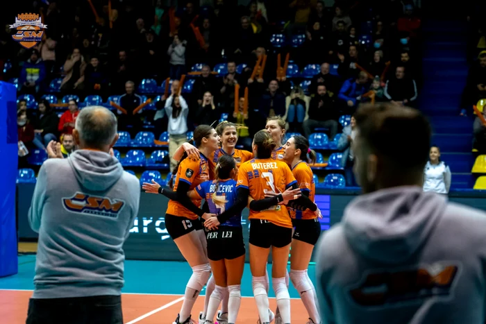 Echipa de volei feminin CSM Târgovişte. FOTO Facebook