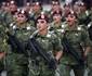 Mexic. Femei din forţele de paraşutişti la parada dedicată aniversării a 205 ani de la declararea independenţei Mexicului faţă de Spania. Eveniment desfăşurat la Ciudad de Mexico