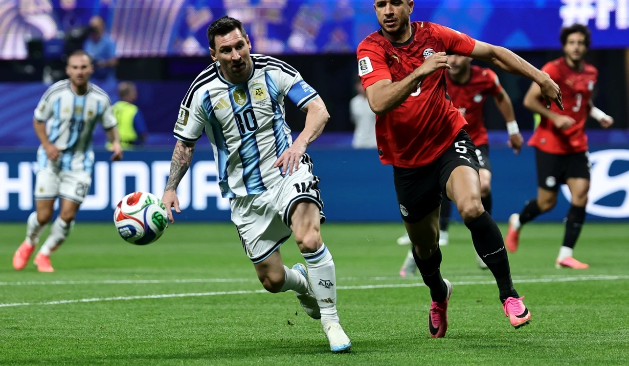 Lionel Messi (stânga), în vervă la Campionatul Mondial (FOTO: EPA)