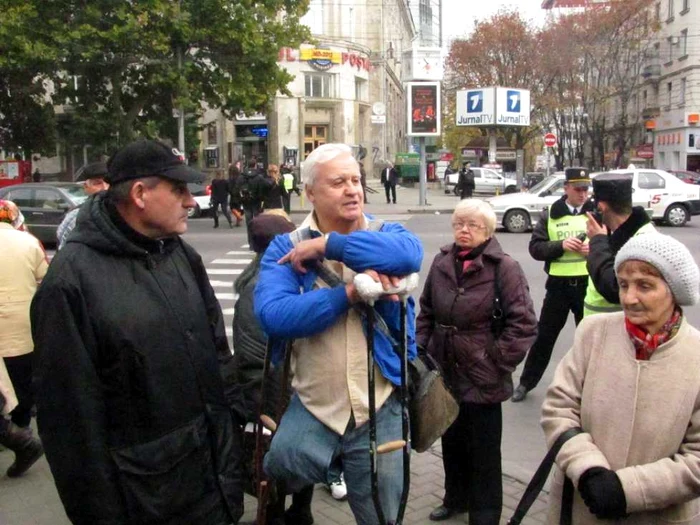 Protestatarii se plâng de pensiile mici și facturile scumpe