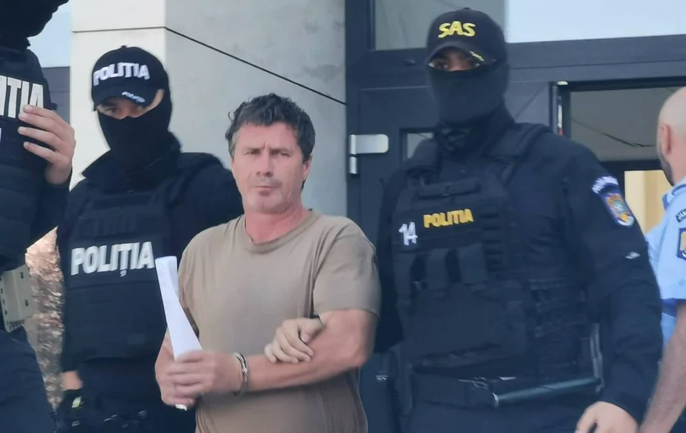 Bărbatul a fost reținut de poliție FOTO Captură video