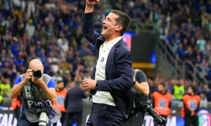 Cristi Chivu bucurie cu fanii jpg
