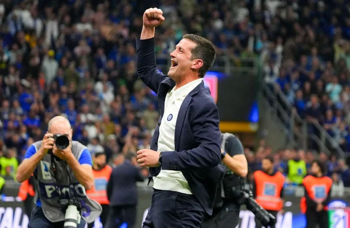 Cristi Chivu a sărbătorit cu fanii după meci