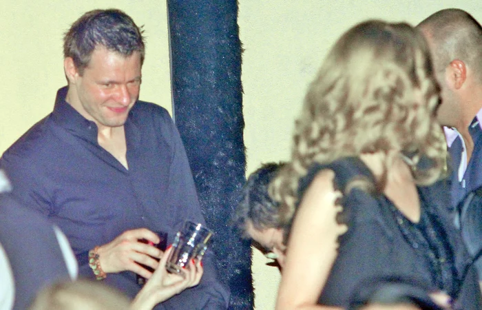 «Săgeată» nu s-a dezlipit de soţia lui, Cristina