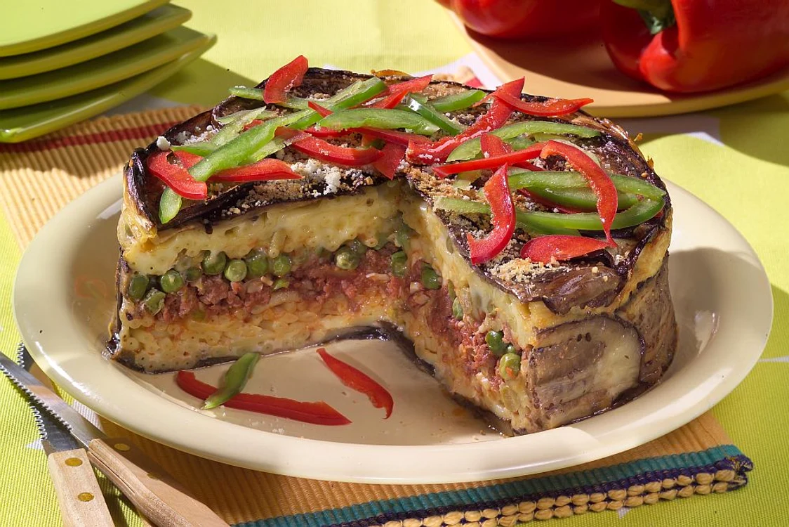 tort aperitiv cu vinete si carne de pui jpeg