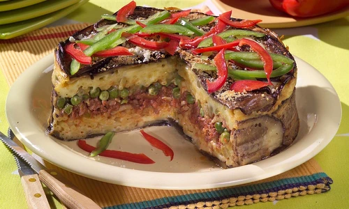 tort aperitiv cu vinete si carne de pui jpeg