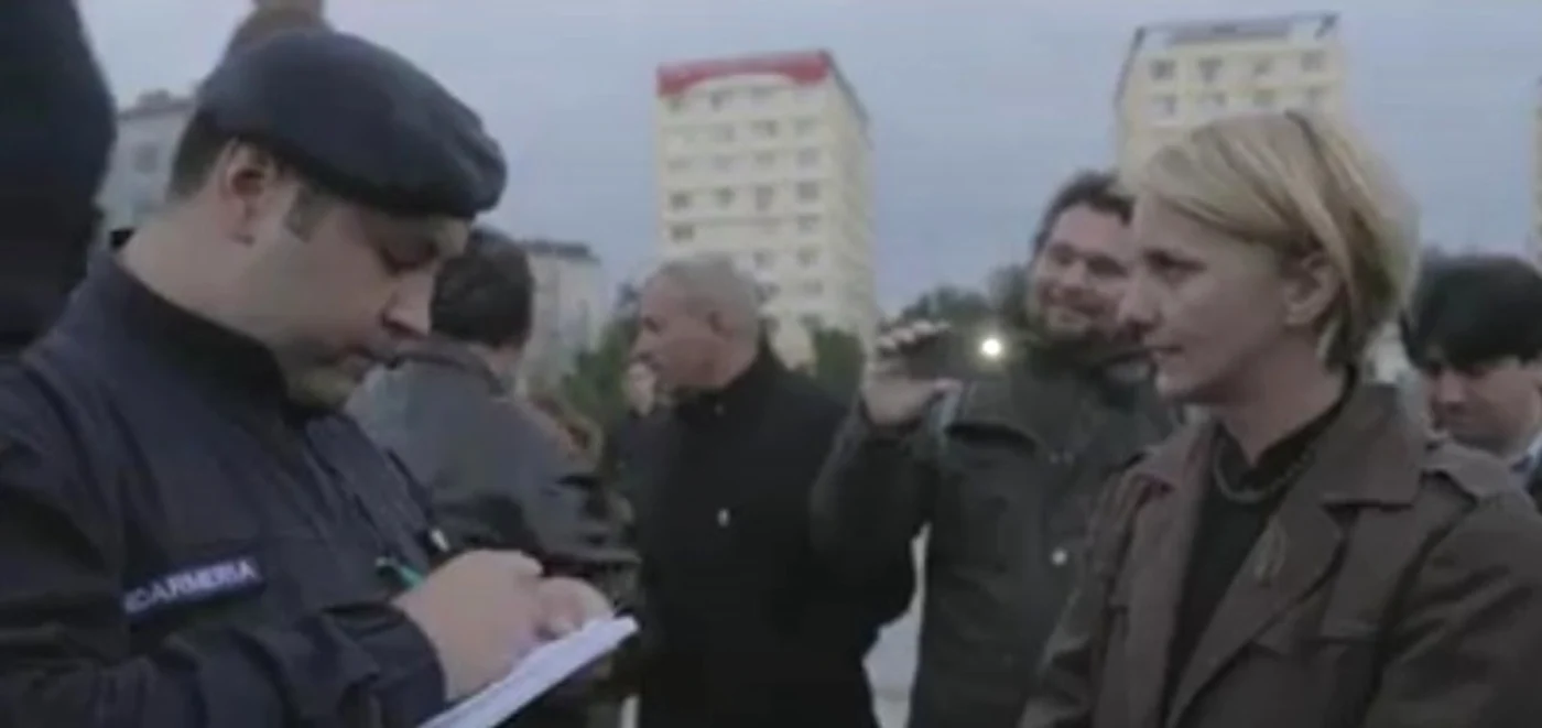 
    Actorii s-au chinuit să le explice actorilor că de partea lor e Constituția României (foto: reporteris.ro)  