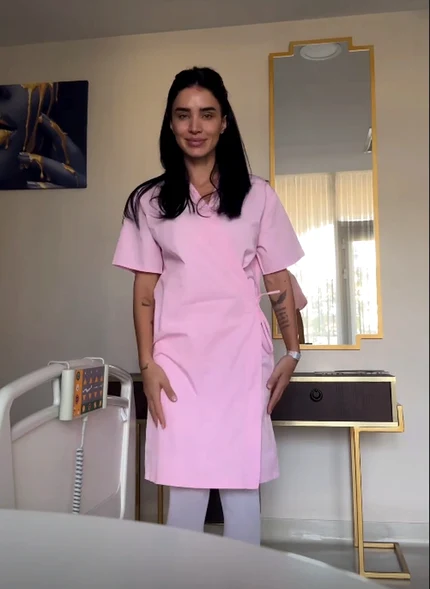 Adelina Pestrițu după ce i-au fost îndepărtate implanturile / foto: Instagram