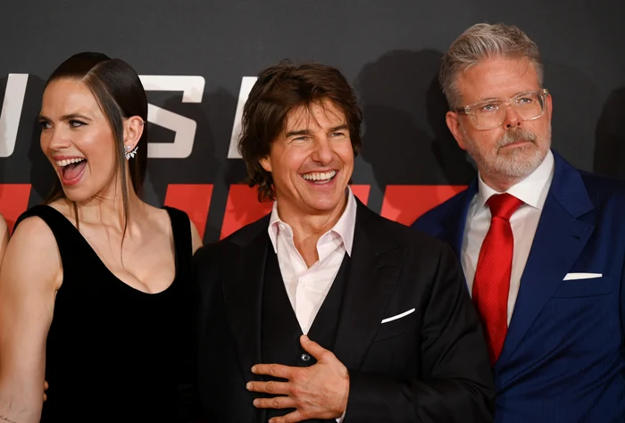 Tom Cruise pe covorul roșu cu Hayley Atwell și echipa, Getty (1) jpg