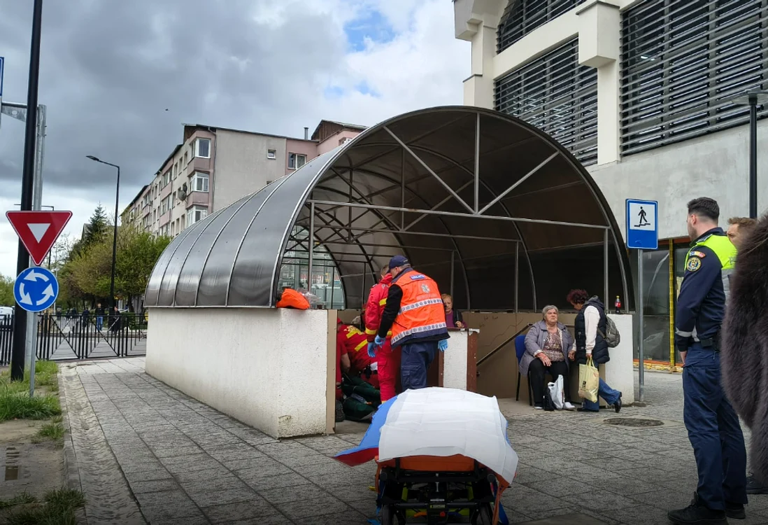 Bărbatul a căzut de pe scările rulante FOTO: bistriteanul