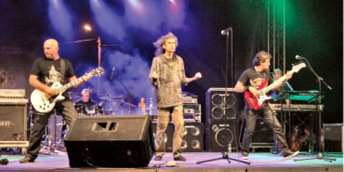 VIDEO Iris cântă cu casa închisă în Capitală