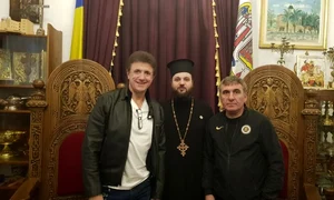 Gica Hagi si Gica Popescu, alaturi de preotul din biserica din Ierusalim jpeg