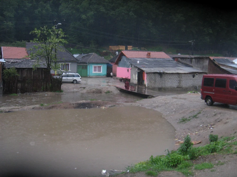 Mai multe localităţi din Mehedinţi au fost afectat de inundaţii FOTO Adevărul
