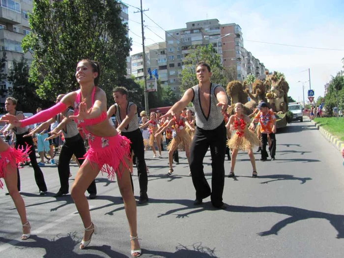 Carele alegorice au defilat pe străzile Oradei