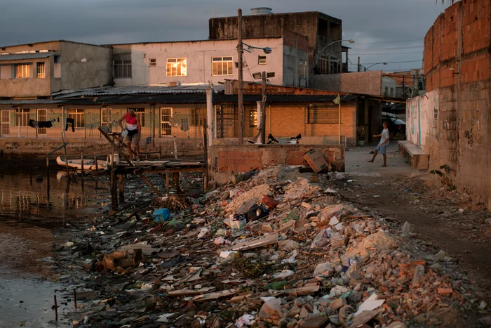 Ziarele din SUA, Australia şi Marea Britanie au făcut cercetări adânci şi au arătata adevărata faţă a pericolului care îi paşte pe sportivii de la Rio şi pe oricine se află acum acolo. Ţânţarul care infestează cu virusul Zika e acum doar o glumă proastă