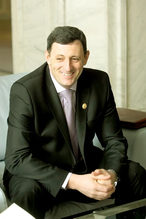 Deputatul Dumitru-Verginel Gireadă a fost condamnat pentru corupţie când era primar