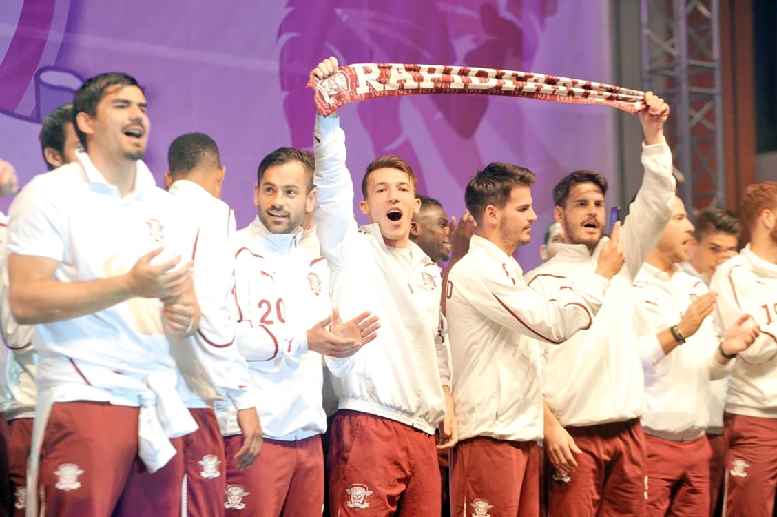 Dinamo şi Rapid, cele două echipe care au transferat cei mai mulţi jucători în această iarnă, au început sezonul prin petreceriFoto: Mediafax