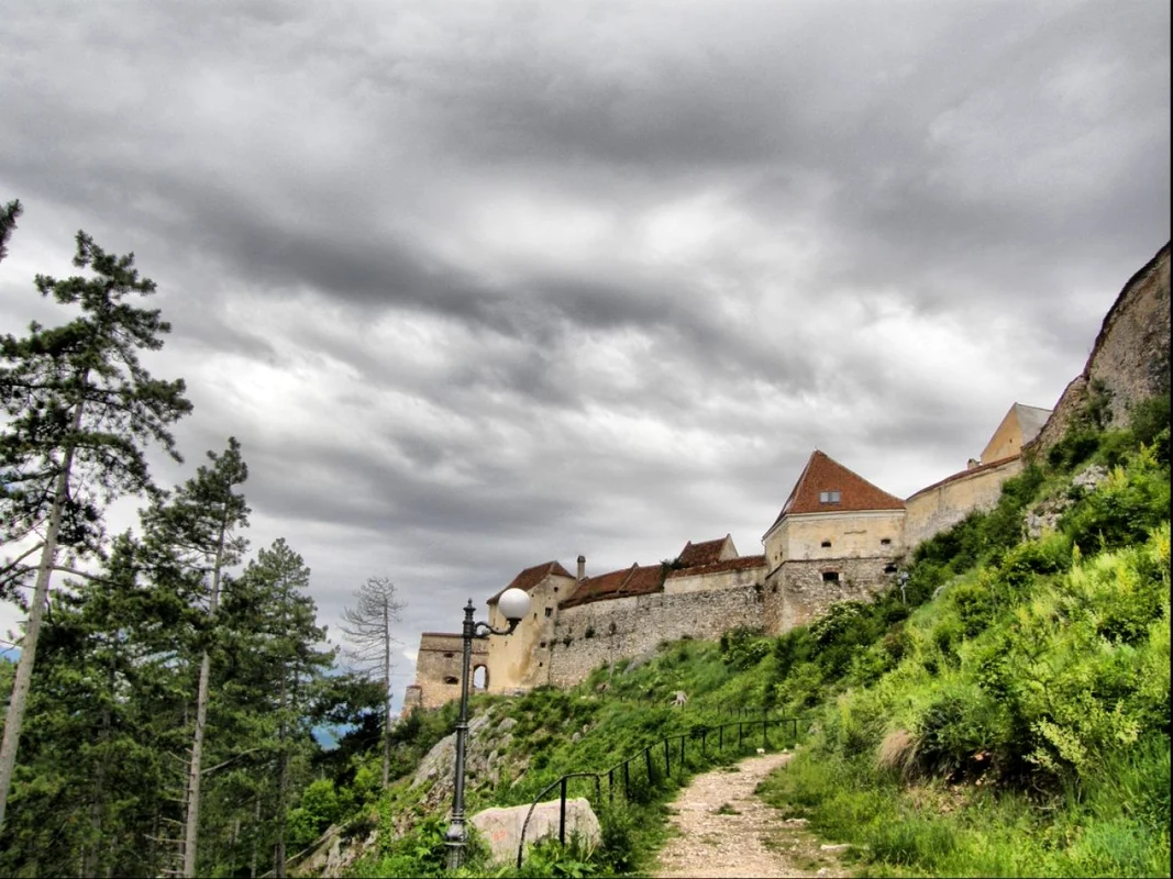 Cetatea este principalul obiectiv turistic al Râşnovului. FOTOAdevărul