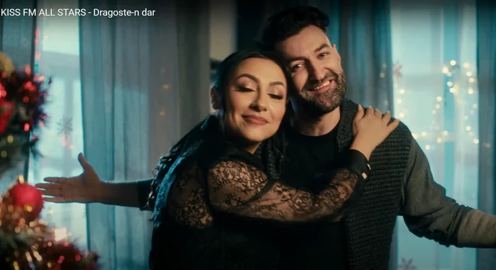 Andra și Smiley, în videoclipul colindului Kiss FM 